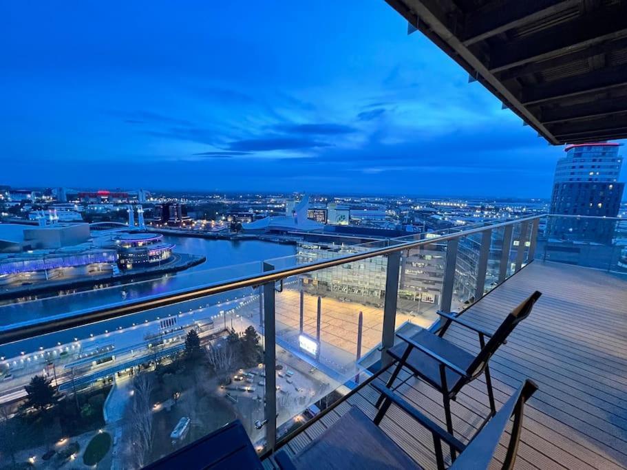 Spacious 2 Bedroom Flat Stunning Waterside View Μάντσεστερ Εξωτερικό φωτογραφία
