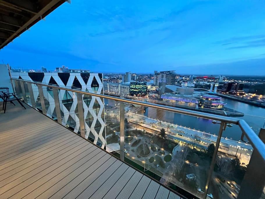 Spacious 2 Bedroom Flat Stunning Waterside View Μάντσεστερ Εξωτερικό φωτογραφία