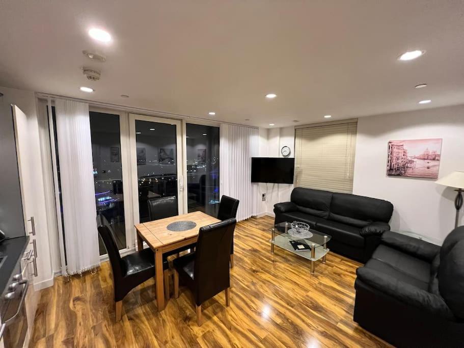 Spacious 2 Bedroom Flat Stunning Waterside View Μάντσεστερ Εξωτερικό φωτογραφία